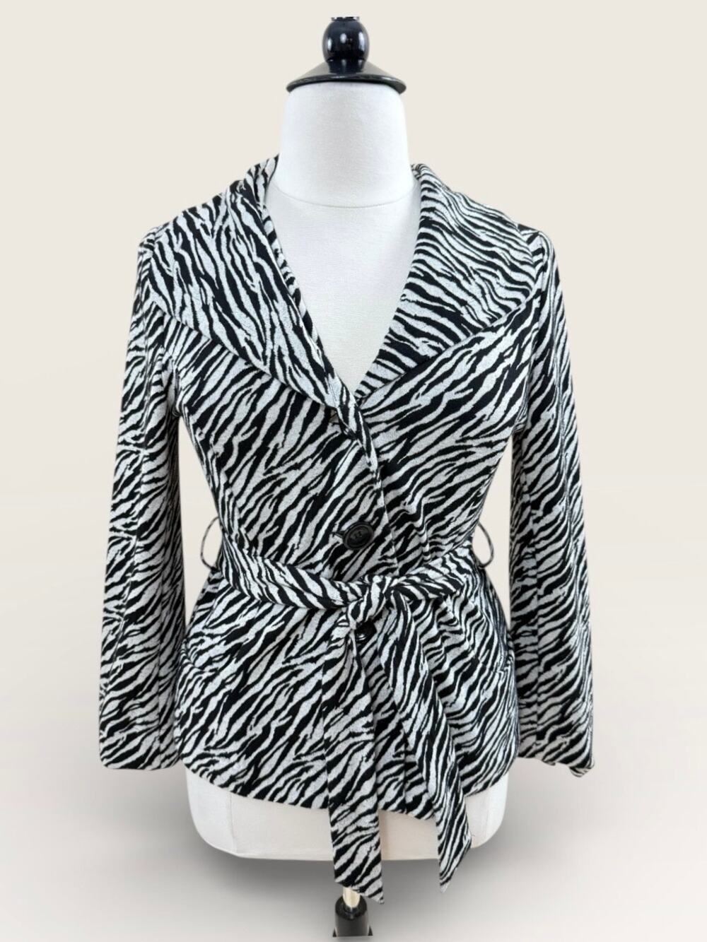 Cato Knit Bl/Gray Zebra Jacket w/ Wide Collar, Large Button & Tie Closure, Sz L